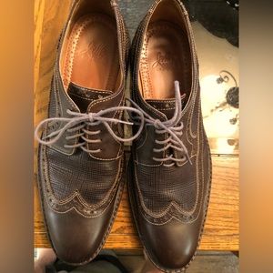Johnston and Murphy brown leather wing tips, size 10 1/2 in great condition!